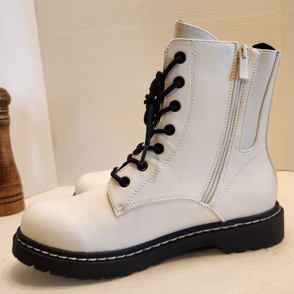 Torrid Size 10 "Stevie" White Chunky Combat Boot Black Sole & Black Laces NIB - Picture 10 of 14
